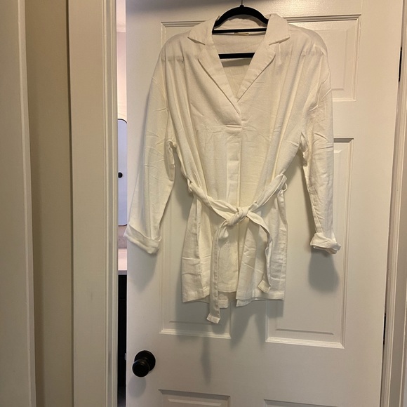 Zulu and Zephyr white wrap tunic - Picture 4 of 5